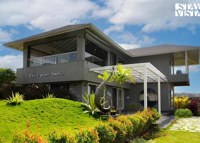 Stayvista'S The Aquamarine Villa - Igatpuri - Lakeside Retreat With Infinity Pool & Deck, Theatre Room & Gazebo